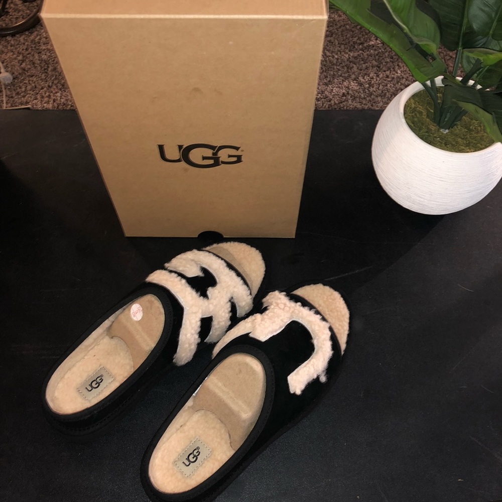 UGG Slides